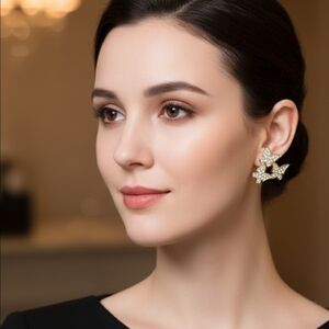 Three-butterfly alloy earrings, gold-colored earrings, earrings with white2.6 cm